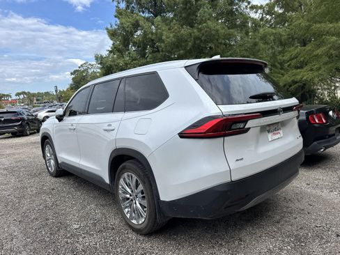 Used 2024 Toyota Grand Highlander AWD image 2