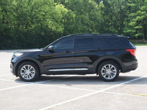 Used 2023 Ford Explorer XLT w/ Equipment Group 202A AWD/4WD image 24