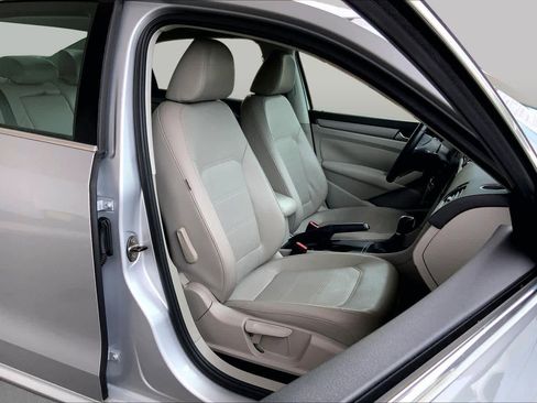 Used 2014 Volkswagen Passat 1.8T Wolfsburg Edition FWD image 8