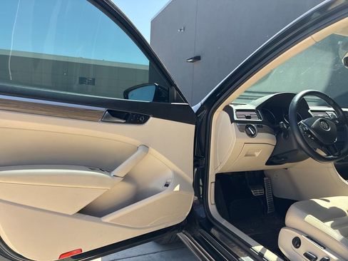 Used 2017 Volkswagen Passat 1.8T SEL Premium FWD image 15