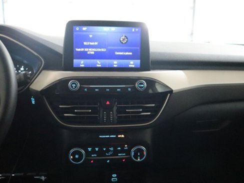 Used 2022 Ford Escape SE w/ Cold Weather Package image 12