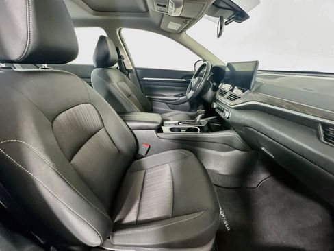 Used 2023 Nissan Altima 2.5 SV w/ SV Premium Package FWD image 31