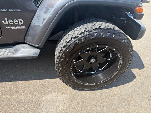 Used 2019 Jeep Wrangler Unlimited Sahara AWD/4WD image 33