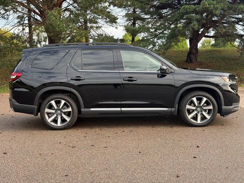 Used 2025 Honda Pilot Elite image 6