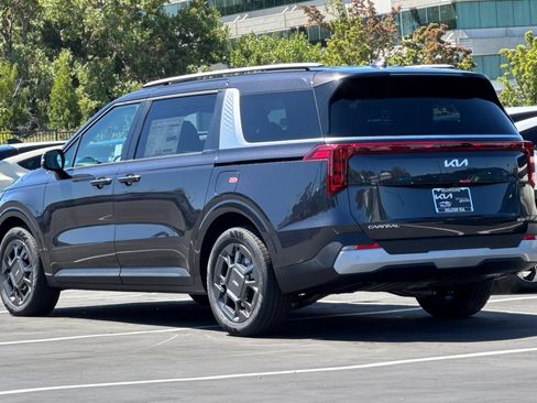 New 2026 Kia Carnival EX FWD image 6