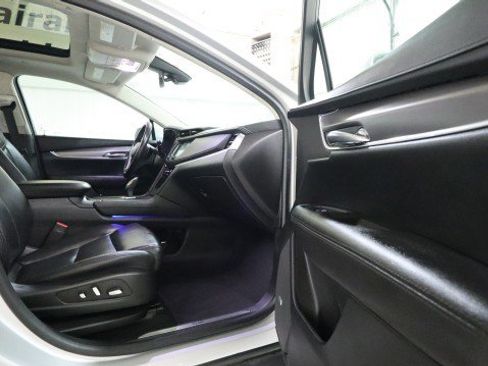 Used 2017 Cadillac XT5 Luxury w/ Driver Awareness Package AWD/4WD image 10
