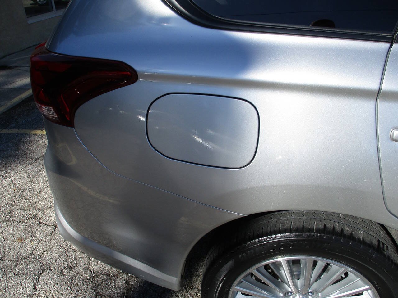 Used 2019 Mitsubishi Outlander SEL AWD/4WD image 17