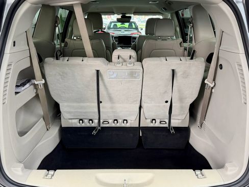 Used 2021 Chrysler Pacifica Touring-L image 8