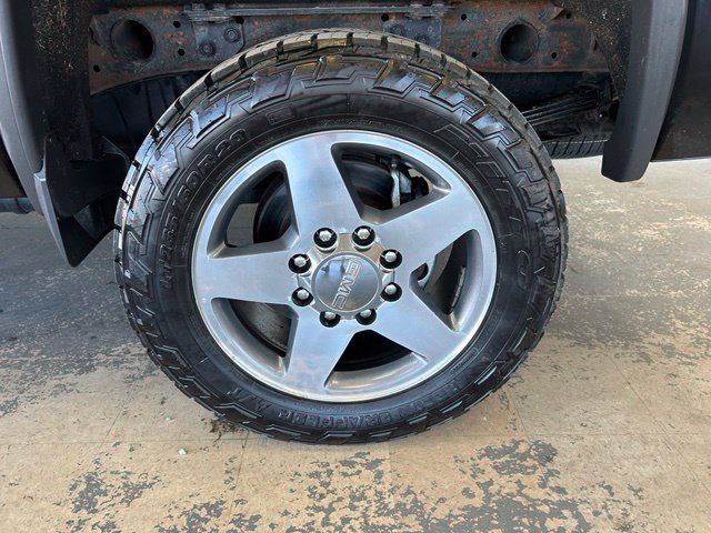 Used 2018 GMC Sierra 2500 SLT w/ All Terrain HD Package AWD/4WD image 10