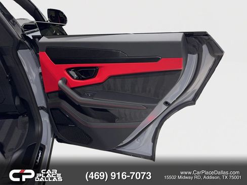 Used 2025 Lamborghini Urus SE AWD/4WD image 30