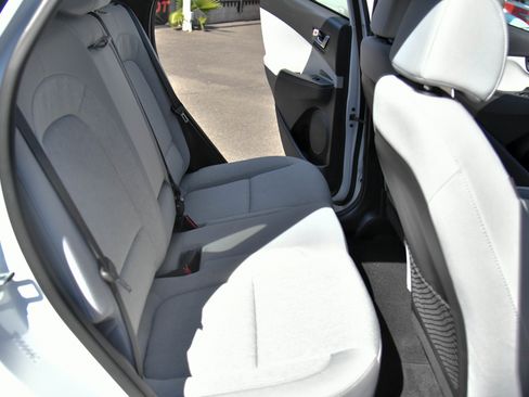 Used 2023 Hyundai Kona SE image 39