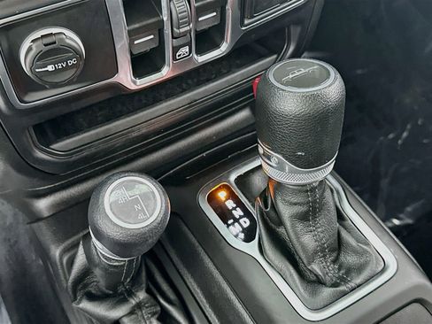 Used 2023 Jeep Gladiator Sport AWD/4WD image 16