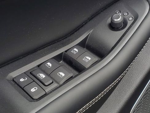 New 2026 Jeep Grand Cherokee L Limited AWD/4WD image 10