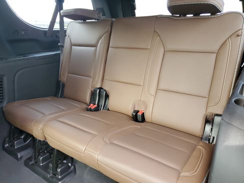 Used 2024 Chevrolet Suburban High Country w/ Advanced Technology Package image 32