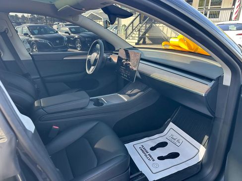 Used 2024 Tesla Model Y Long Range image 12