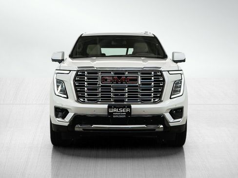 Used 2025 GMC Yukon Denali w/ Sun & Power Step Package AWD/4WD image 8