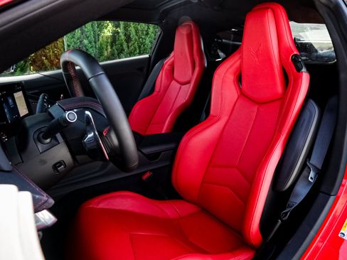 Used 2025 Chevrolet Corvette Z06 RWD image 17