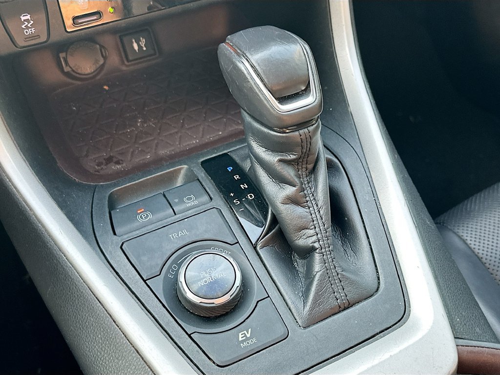 Used 2019 Toyota RAV4 Limited w/ Limited Grade Weather Package AWD/4WD image 17