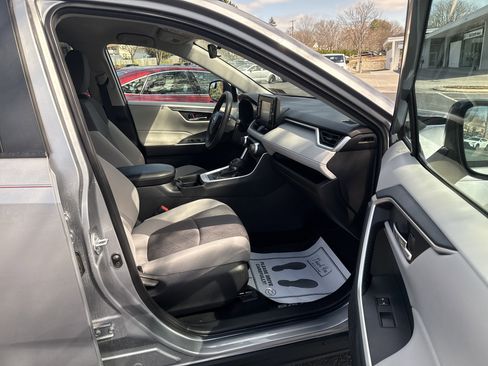 Used 2021 Toyota RAV4 XLE image 15