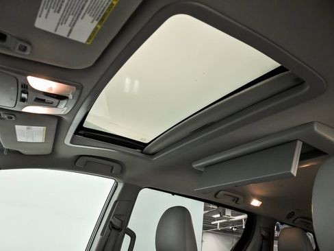 Used 2015 Toyota Sienna XLE Premium image 13