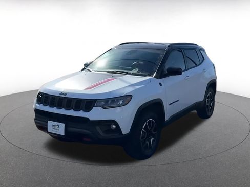 Used 2025 Jeep Compass Trailhawk image 7