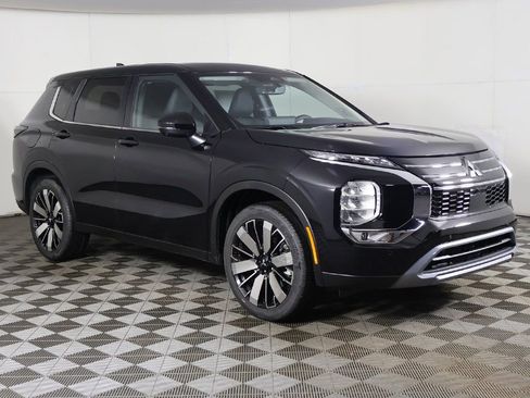 New 2026 Mitsubishi Outlander SE image 2