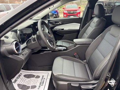 New 2026 Chevrolet Trax LT w/ LT Convenience Package image 8