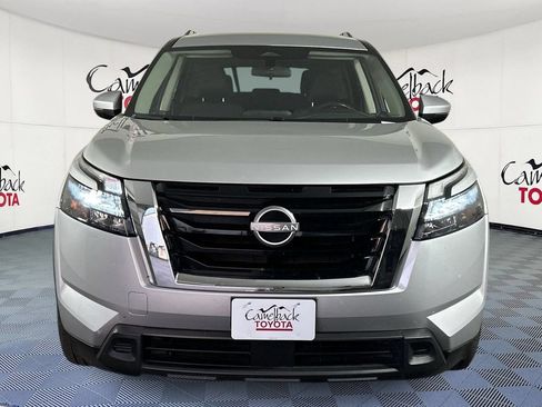 Used 2025 Nissan Pathfinder SV FWD image 2