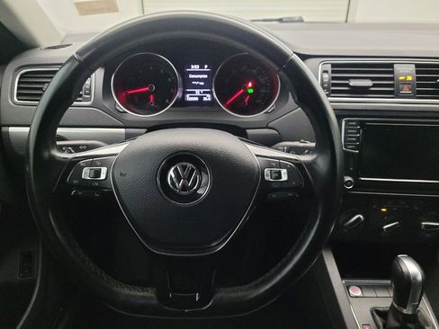 Used 2017 Volkswagen Jetta SE image 22