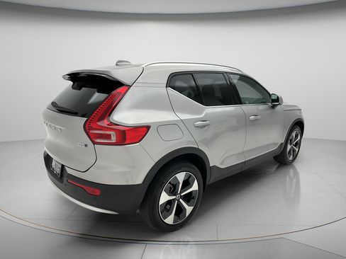 Used 2024 Volvo XC40 B5 Core AWD/4WD image 5