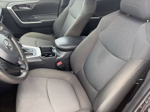 Used 2025 Toyota RAV4 XLE FWD image 11
