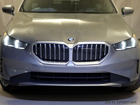 New 2026 BMW 530i xDrive w/ Premium Package image 6
