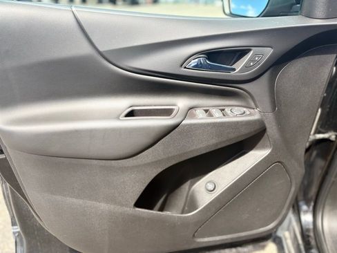 Used 2020 Chevrolet Equinox LT w/ Driver Convenience Package image 12