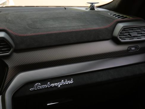 Used 2024 Lamborghini Urus Performante AWD/4WD image 20