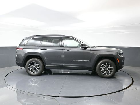 New 2025 Jeep Grand Cherokee Limited w/ Luxury Tech Group II image 4