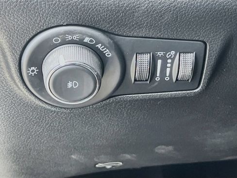 Used 2023 Jeep Compass Latitude w/ Convenience Group AWD/4WD image 10