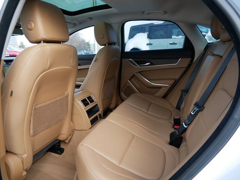 Used 2021 Jaguar XF SE image 16