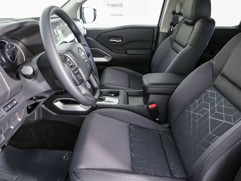 Used 2025 Nissan Frontier SV image 32