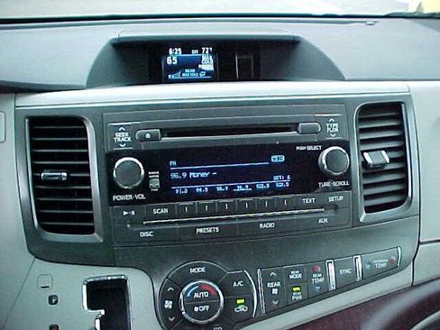 Used 2012 Toyota Sienna XLE image 19