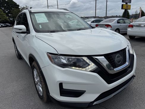 Used 2017 Nissan Rogue SV image 4