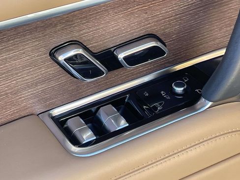 Used 2023 Land Rover Range Rover SE image 17