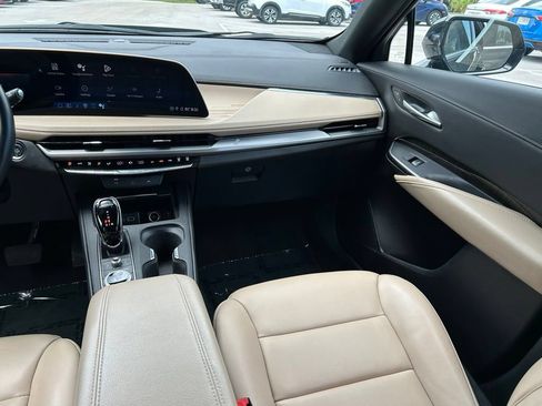 Used 2025 Cadillac XT4 Premium Luxury FWD image 12