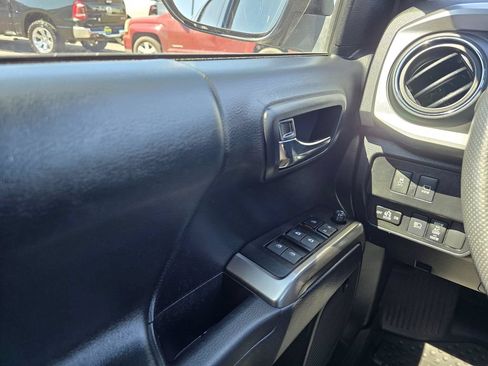 Used 2021 Toyota Tacoma Limited AWD/4WD image 29