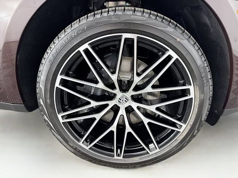 Certified 2026 Porsche Macan AWD/4WD image 33