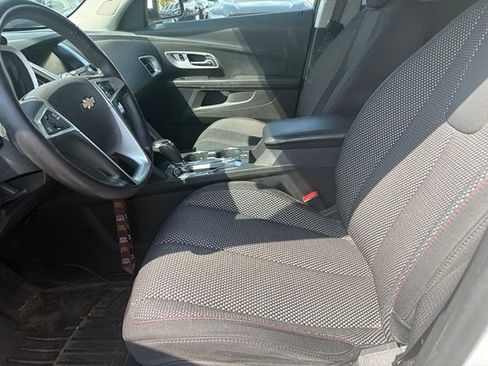 Used 2017 Chevrolet Equinox LT w/ Convenience Package FWD image 4