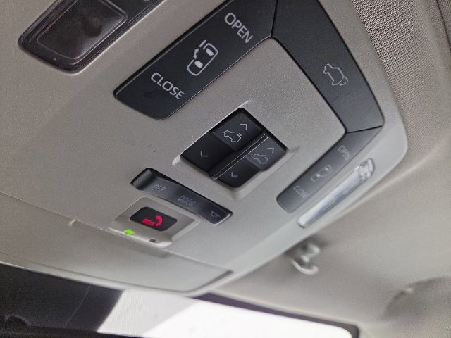 Used 2024 Toyota Sienna XLE FWD image 27