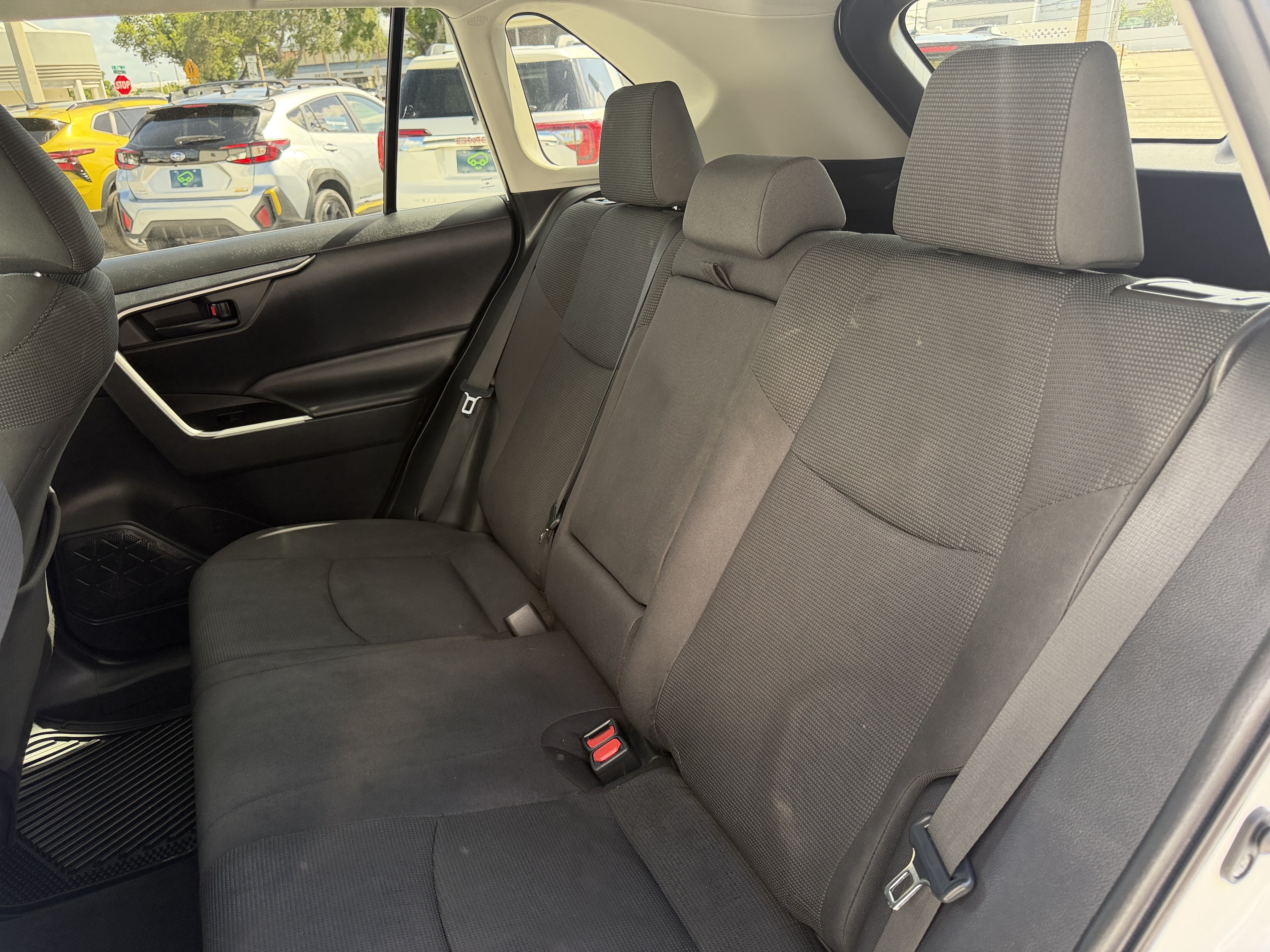 Used 2019 Toyota RAV4 LE FWD image 18