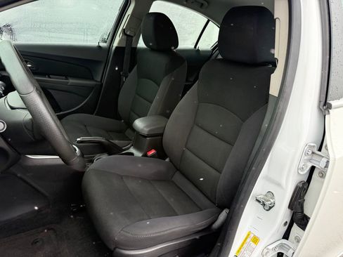 Used 2016 Chevrolet Cruze LT image 16