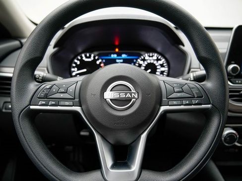 Used 2024 Nissan Altima 2.5 SV image 31