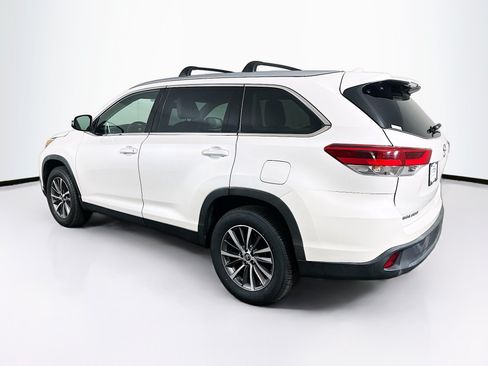 Used 2019 Toyota Highlander XLE FWD image 5